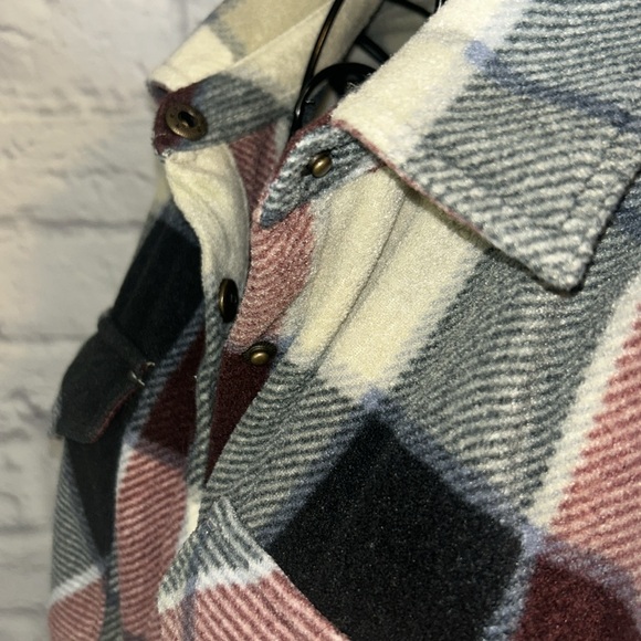 O’Neill Super Plush Fleece Plaid Button-Up Shacket or Top or Jacket - Picture 5 of 7